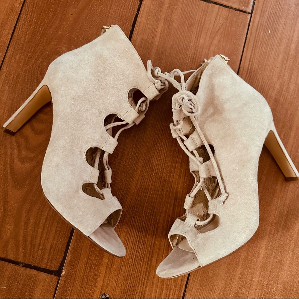 Nine West Suede Unforgettable Lace Up Boot Sandal Sz 7M Beige